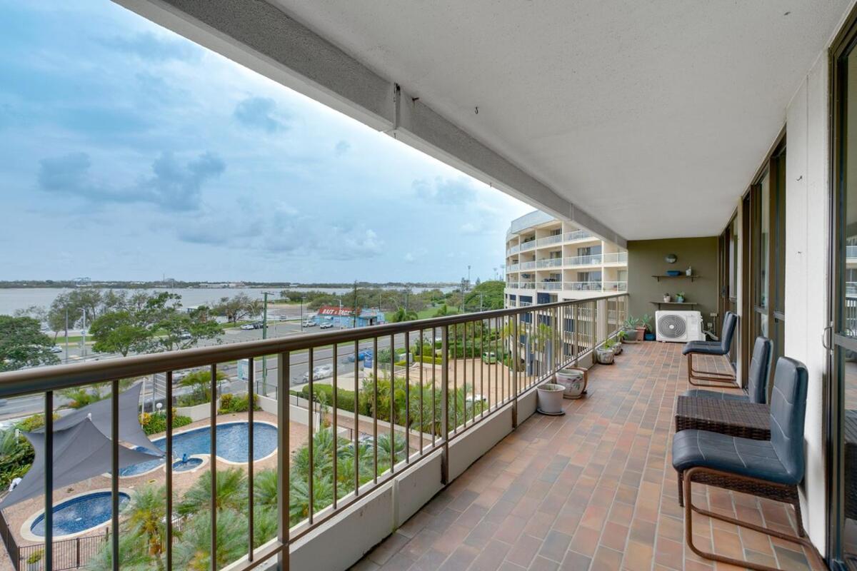 Coastal 2-bedroom Retreat With Pool & Tennis Court Apartment *
