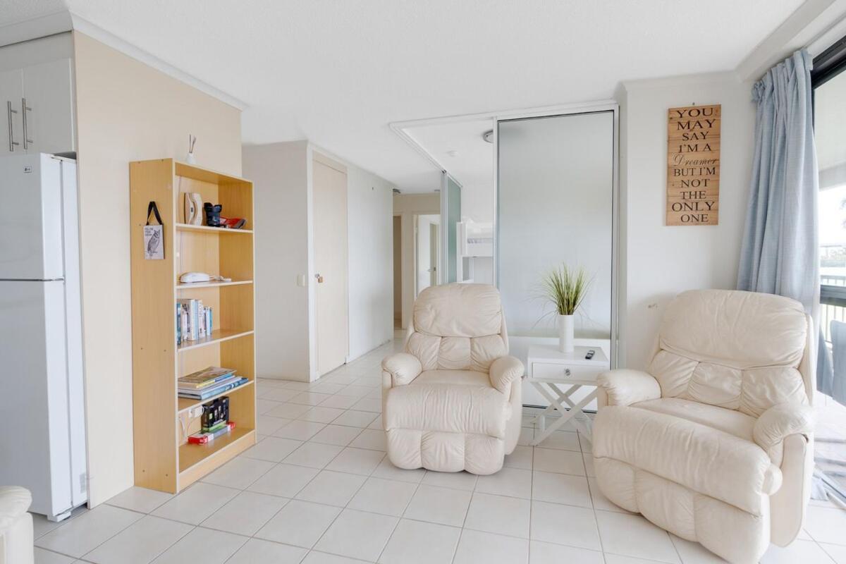 Coastal 2-bedroom Retreat With Pool & Tennis Court * Gold Coast