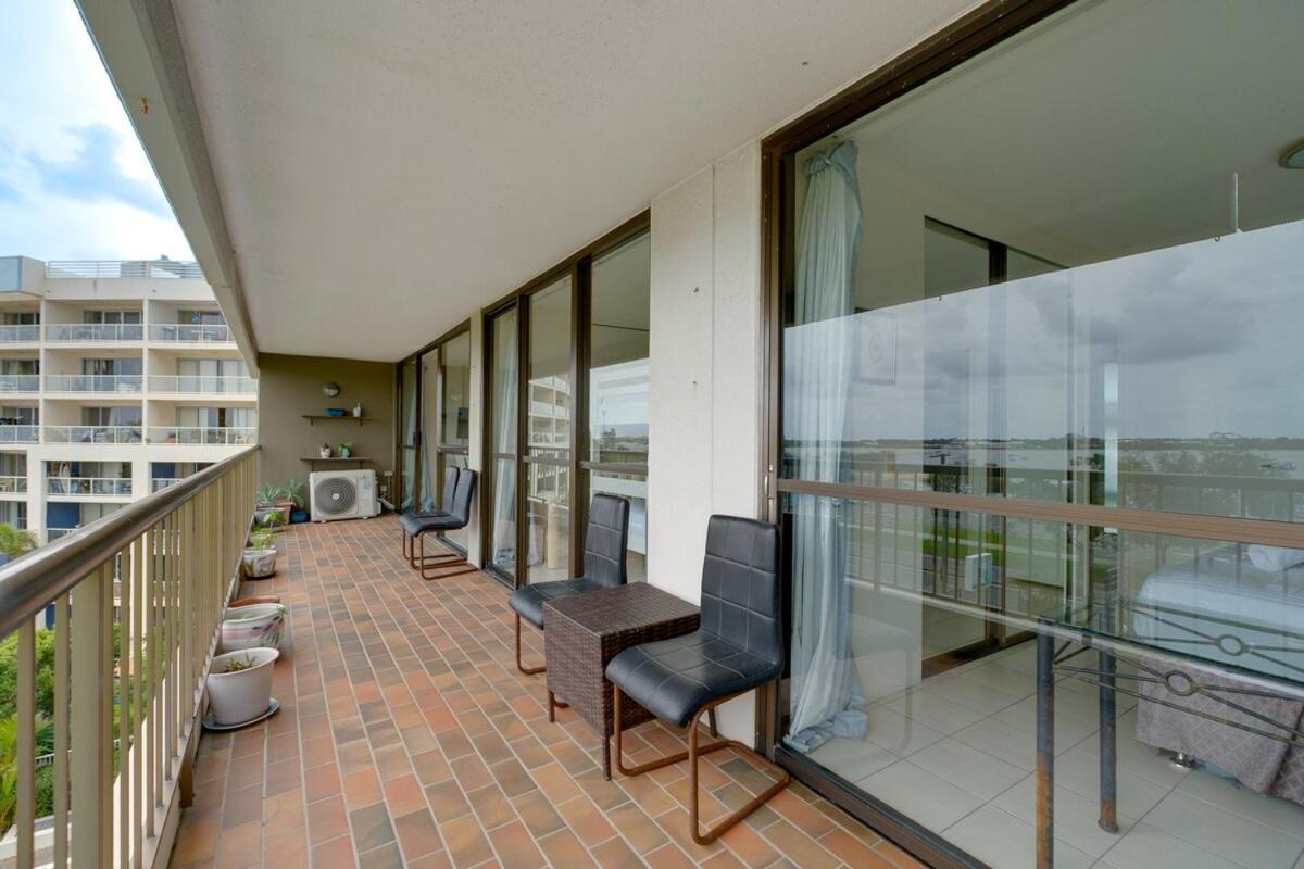 Apartment Coastal 2-bedroom Retreat With Pool & Tennis Court
