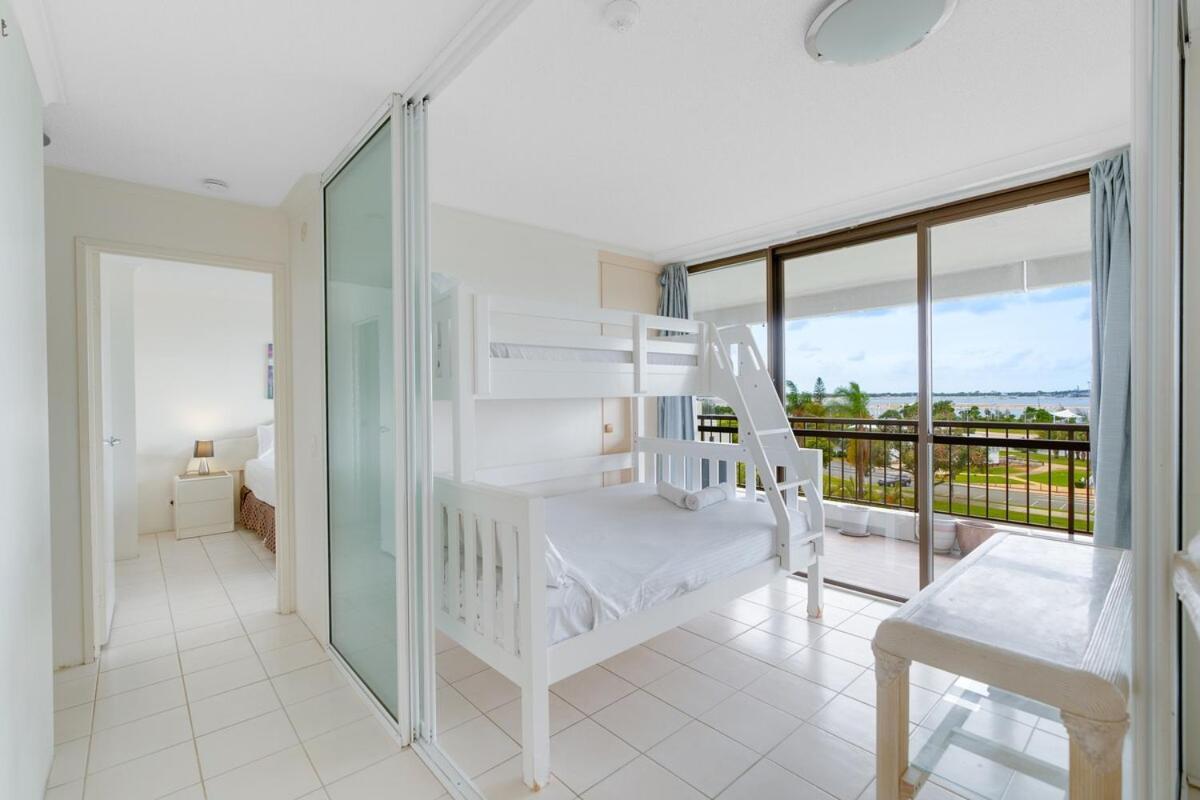 Apartment Coastal 2-bedroom Retreat With Pool & Tennis Court Gold Coast