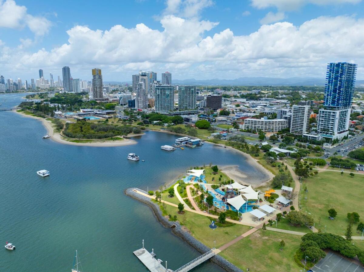 Coastal 2-bedroom Retreat With Pool & Tennis Court Apartment Gold Coast