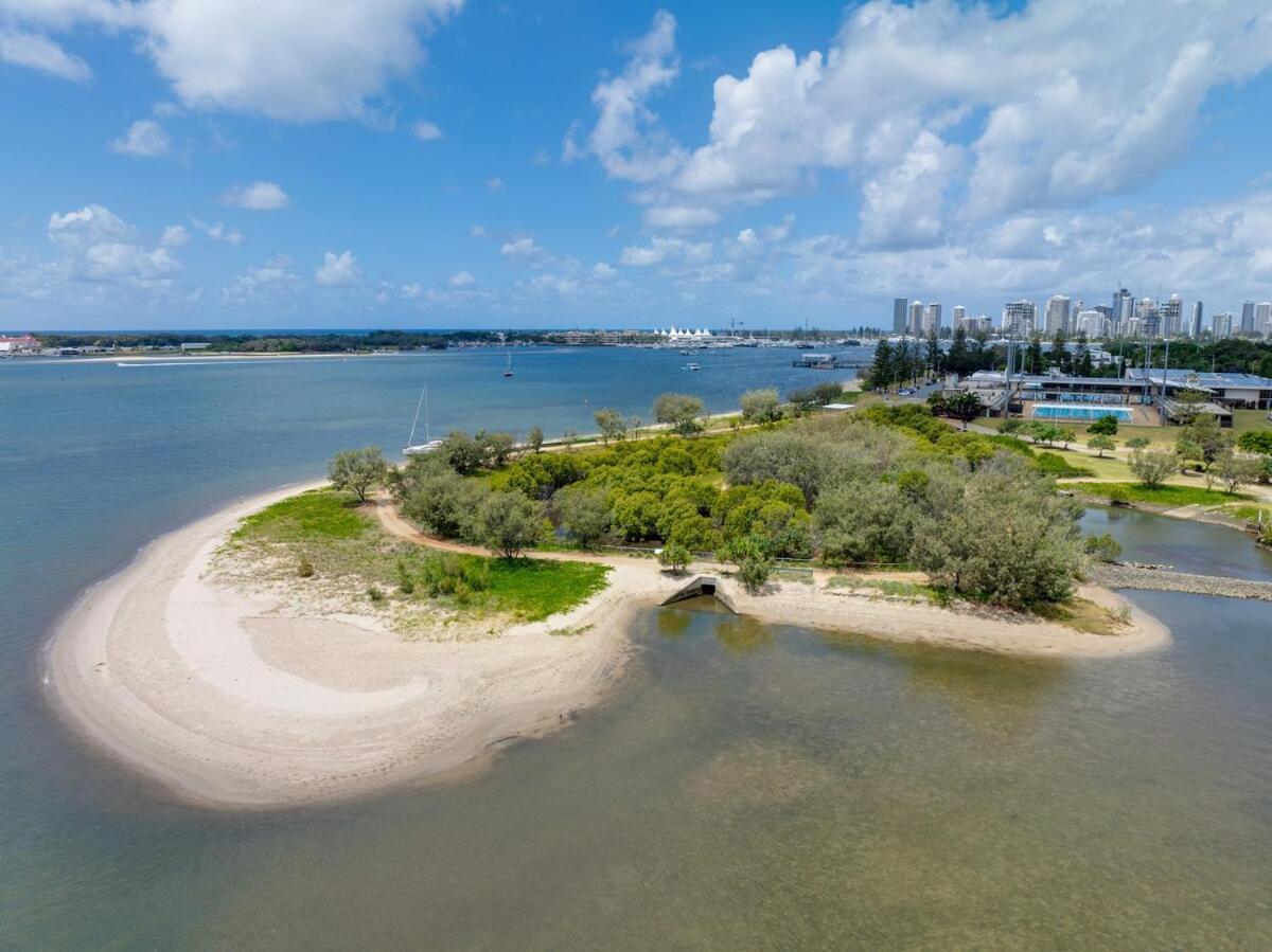 Coastal 2-bedroom Retreat With Pool & Tennis Court *
